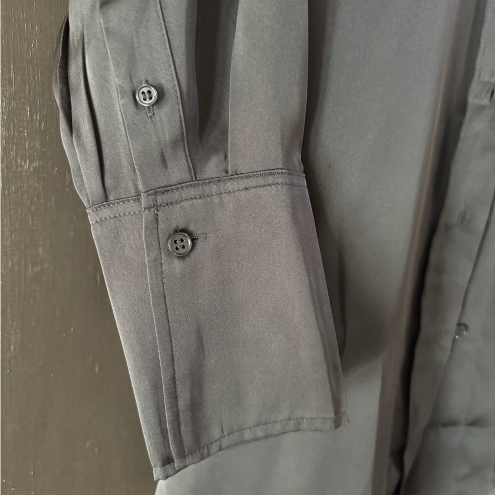 H&M button down blouse - Picture 3 of 3